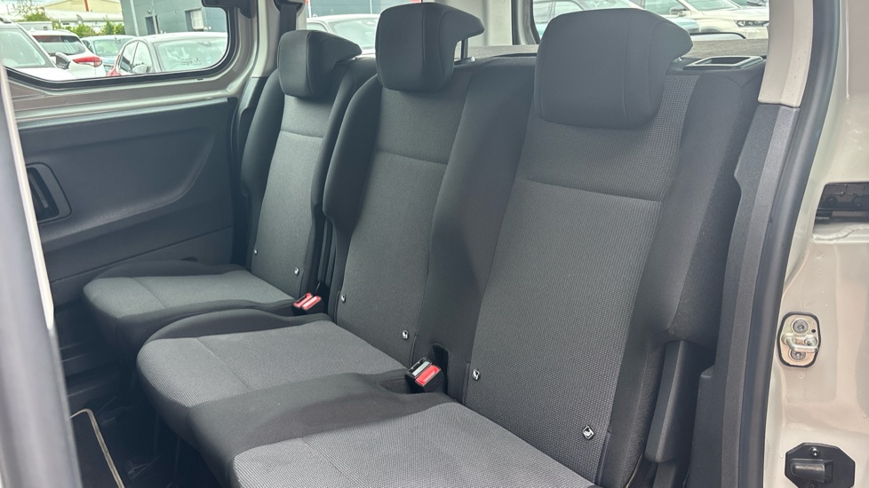 Vauxhall Combo Life 1.2 Turbo Design 5dr Petrol Estate - Image 16