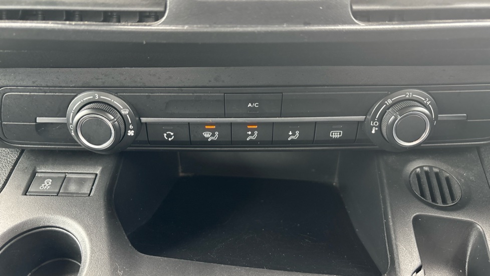 Vauxhall Combo Life 1.2 Turbo Design 5dr Petrol Estate - Image 21