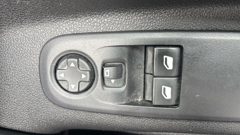 Vauxhall Combo Life 1.2 Turbo Design 5dr Petrol Estate - Image 28