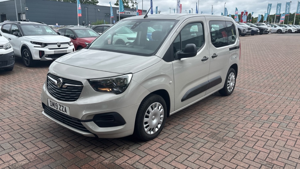 Vauxhall Combo Life 1.2 Turbo Design 5dr Petrol Estate - Image 31