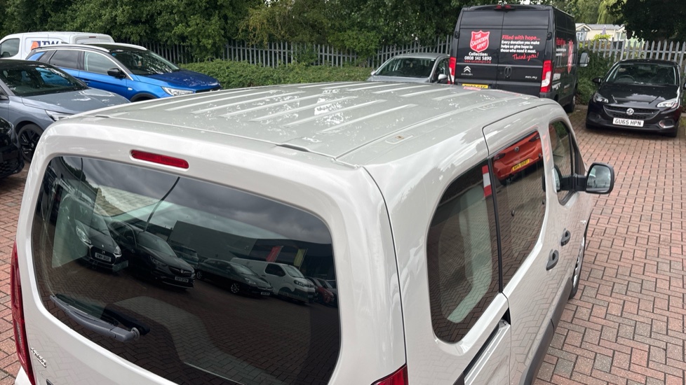 Vauxhall Combo Life 1.2 Turbo Design 5dr Petrol Estate - Image 34