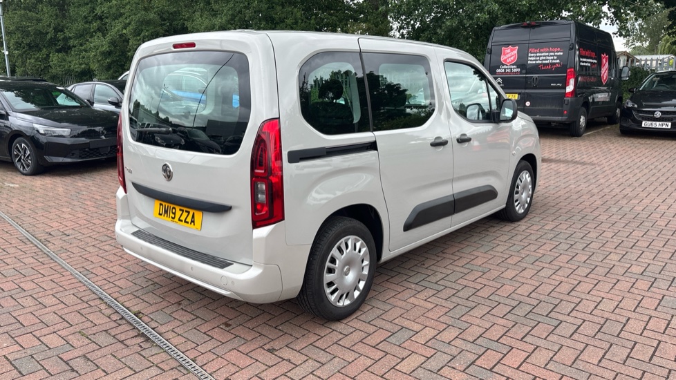 Vauxhall Combo Life 1.2 Turbo Design 5dr Petrol Estate - Image 35
