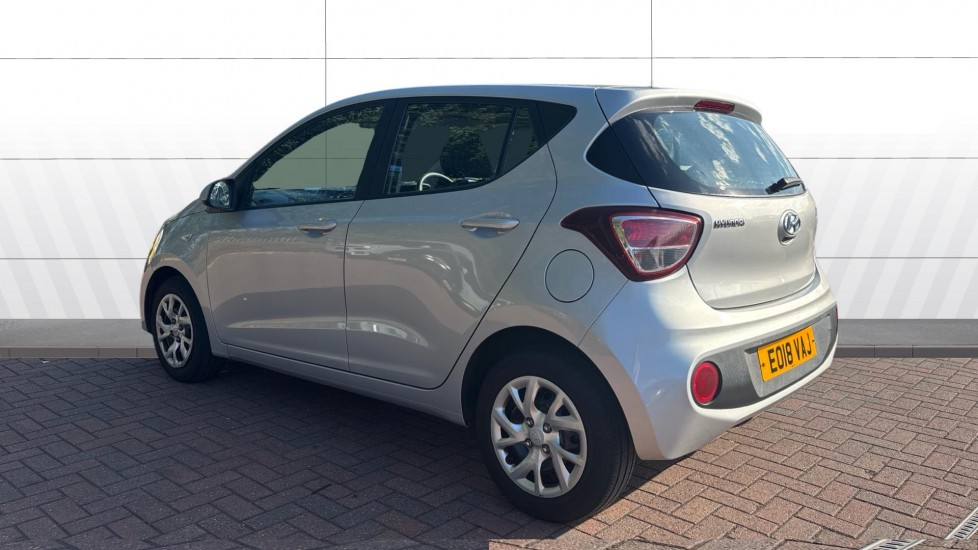 Hyundai i10 1.0 SE 5dr Petrol Hatchback - Image 2