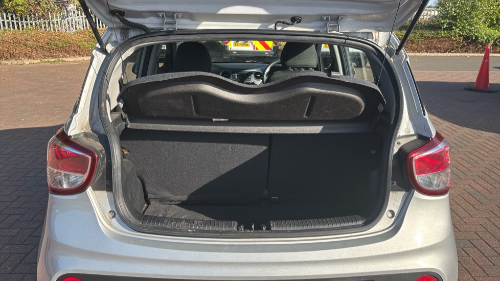 Hyundai i10 1.0 SE 5dr Petrol Hatchback - Image 4