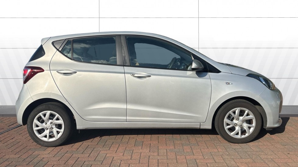 Hyundai i10 1.0 SE 5dr Petrol Hatchback - Image 5