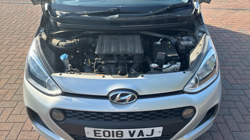 Hyundai i10 1.0 SE 5dr Petrol Hatchback - Image 8