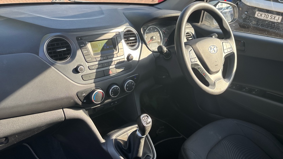 Hyundai i10 1.0 SE 5dr Petrol Hatchback - Image 9