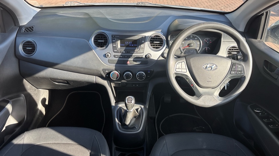 Hyundai i10 1.0 SE 5dr Petrol Hatchback - Image 10