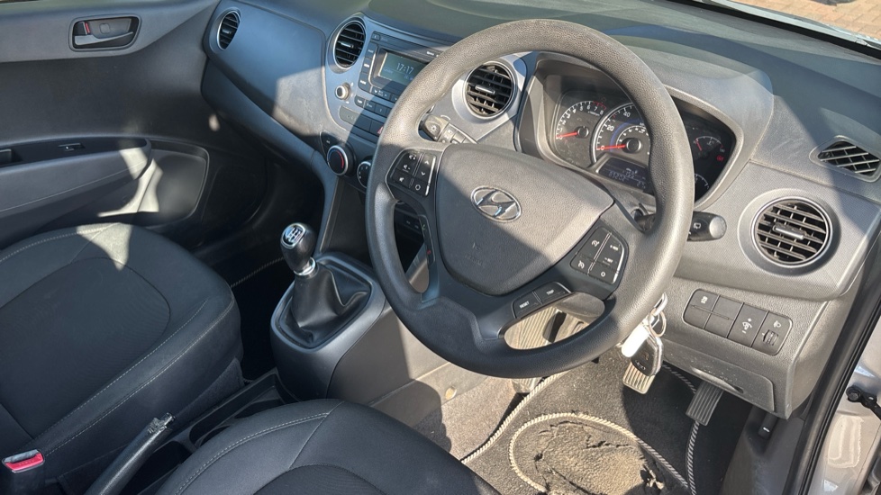 Hyundai i10 1.0 SE 5dr Petrol Hatchback - Image 11