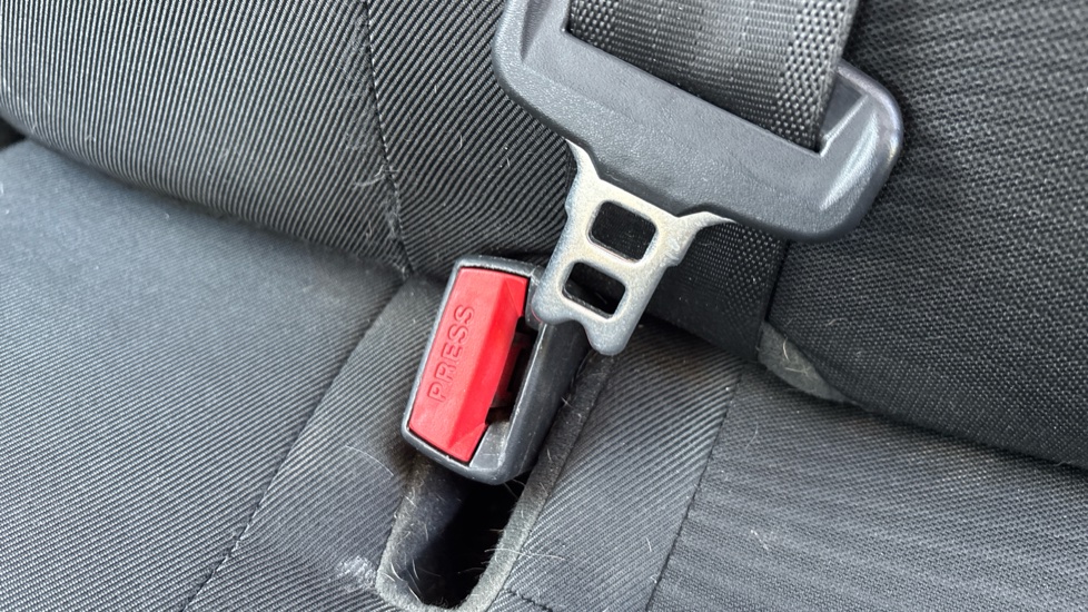 Hyundai i10 1.0 SE 5dr Petrol Hatchback - Image 17