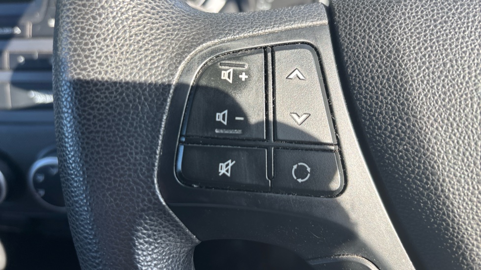 Hyundai i10 1.0 SE 5dr Petrol Hatchback - Image 28