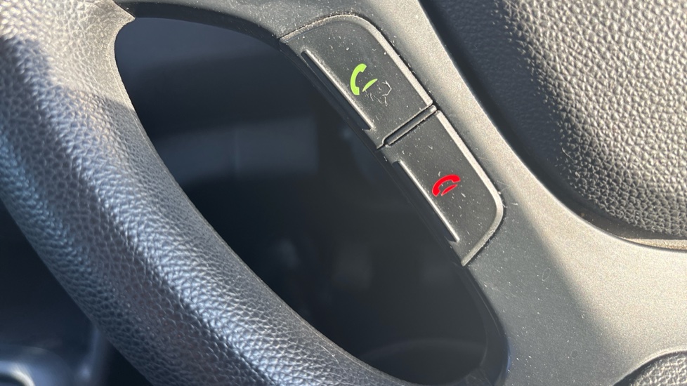 Hyundai i10 1.0 SE 5dr Petrol Hatchback - Image 29