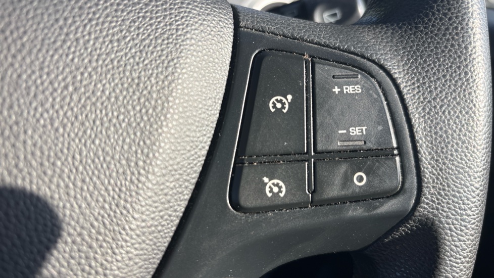 Hyundai i10 1.0 SE 5dr Petrol Hatchback - Image 30