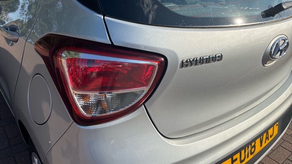 Hyundai i10 1.0 SE 5dr Petrol Hatchback - Image 36