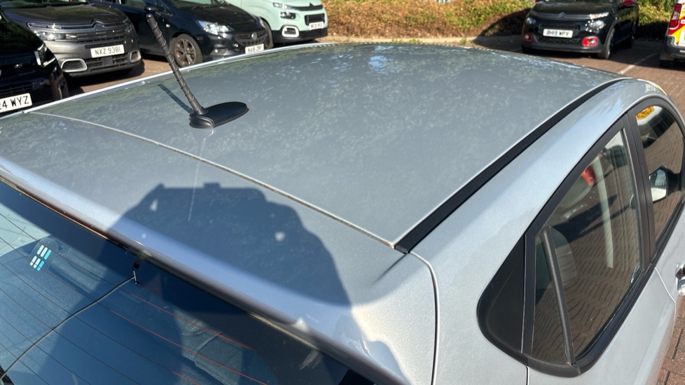 Hyundai i10 1.0 SE 5dr Petrol Hatchback - Image 37
