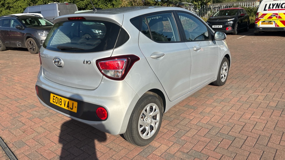 Hyundai i10 1.0 SE 5dr Petrol Hatchback - Image 38