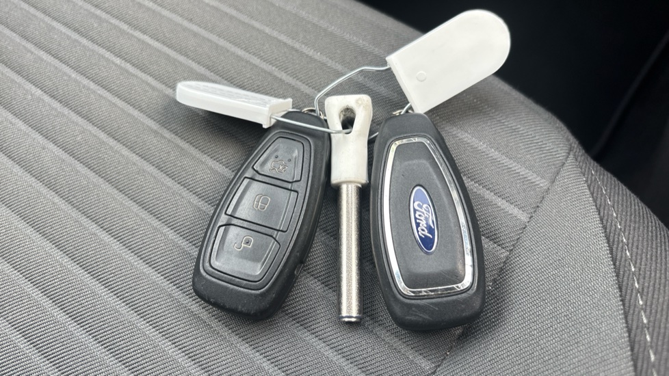 Ford C-MAX 1.5 TDCi Titanium 5dr Powershift Diesel Estate - Image 20