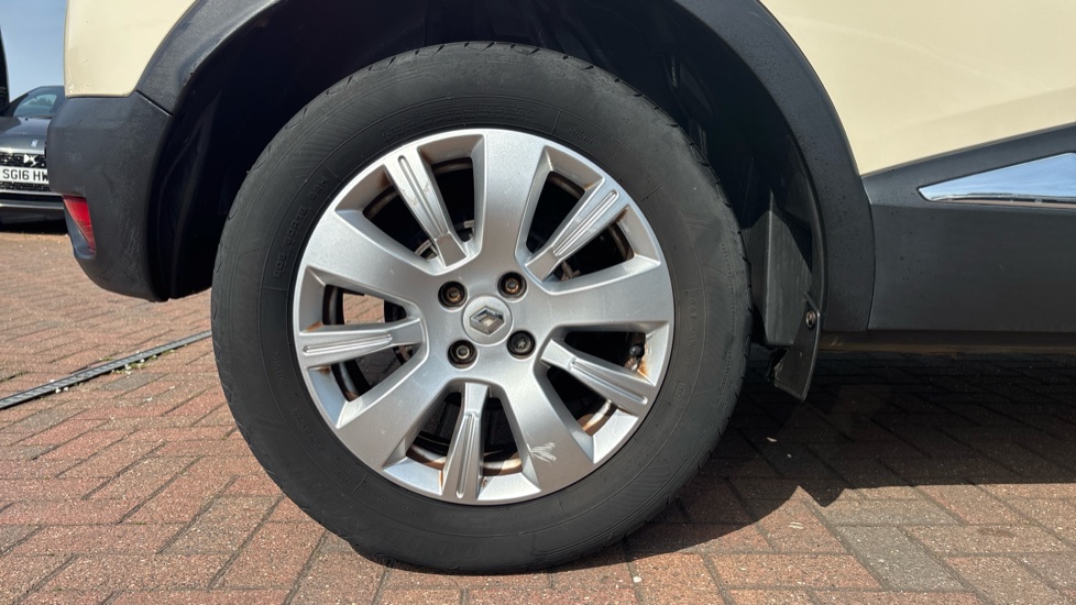 Renault Captur 0.9 TCE 90 Expression+ Energy 5dr Petrol Hatchback - Image 7