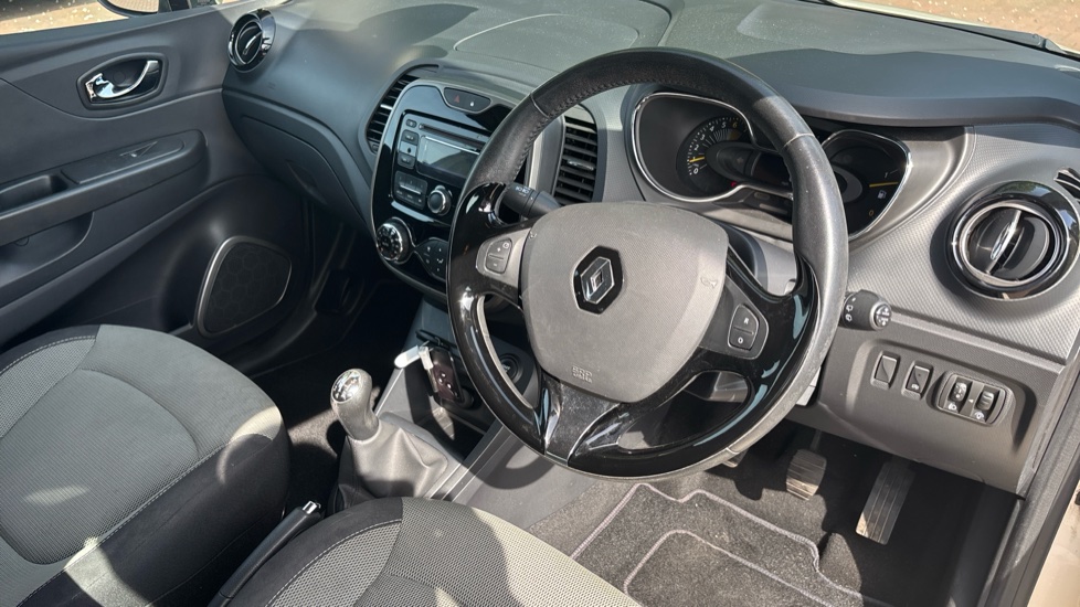 Renault Captur 0.9 TCE 90 Expression+ Energy 5dr Petrol Hatchback - Image 11