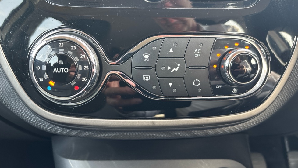 Renault Captur 0.9 TCE 90 Expression+ Energy 5dr Petrol Hatchback - Image 23