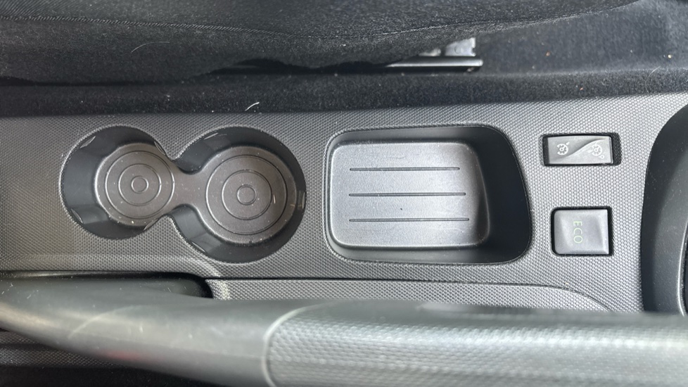 Renault Captur 0.9 TCE 90 Expression+ Energy 5dr Petrol Hatchback - Image 26