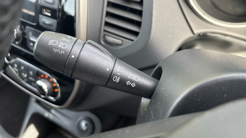 Renault Captur 0.9 TCE 90 Expression+ Energy 5dr Petrol Hatchback - Image 28