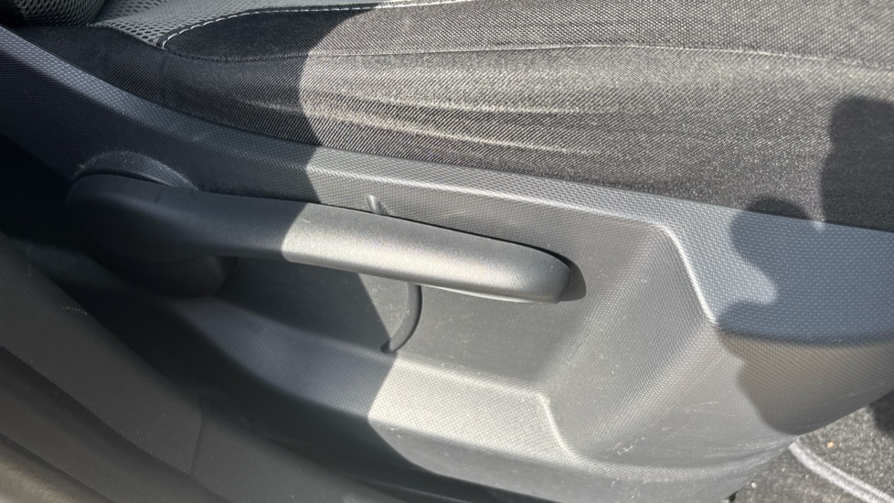 Renault Captur 0.9 TCE 90 Expression+ Energy 5dr Petrol Hatchback - Image 32
