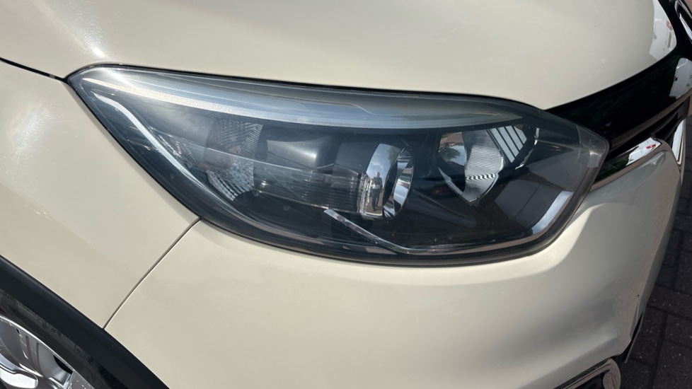 Renault Captur 0.9 TCE 90 Expression+ Energy 5dr Petrol Hatchback - Image 34