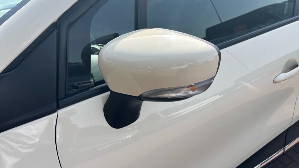 Renault Captur 0.9 TCE 90 Expression+ Energy 5dr Petrol Hatchback - Image 37