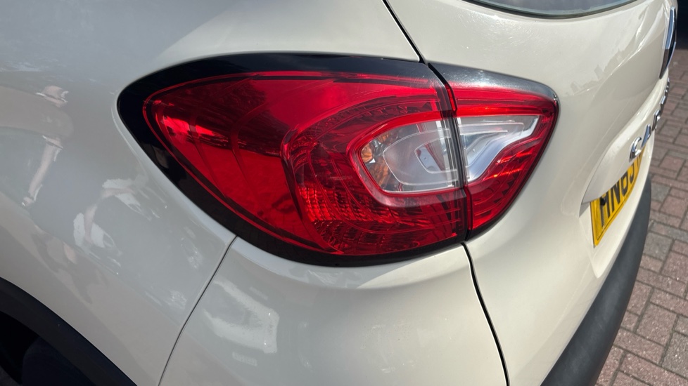 Renault Captur 0.9 TCE 90 Expression+ Energy 5dr Petrol Hatchback - Image 38