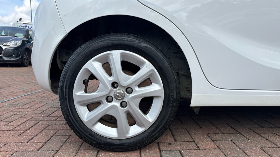 Vauxhall Viva 1.0 SE 5dr [A/C] Petrol Hatchback - Image 7