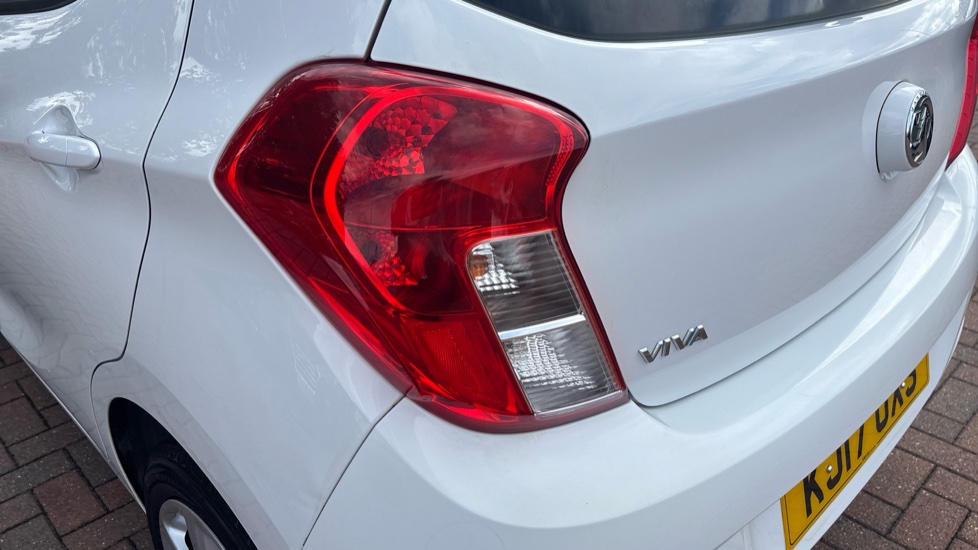 Vauxhall Viva 1.0 SE 5dr [A/C] Petrol Hatchback - Image 36