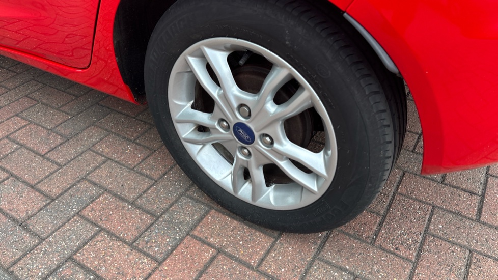 Ford Fiesta 1.5 TDCi Zetec 5dr Diesel Hatchback - Image 37