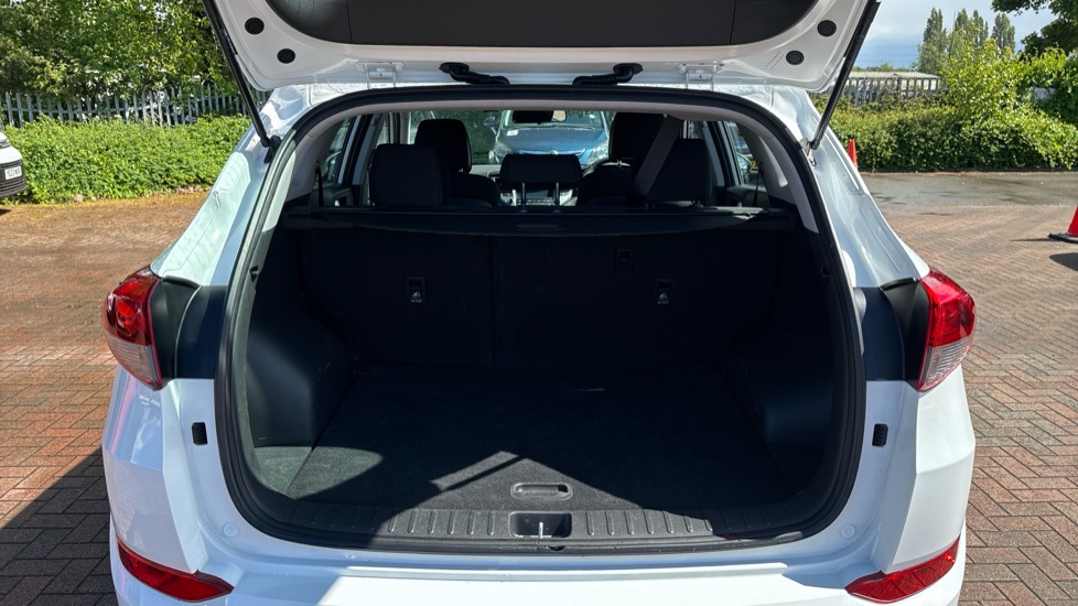 Hyundai TUCSON 1.6 GDi Blue Drive SE Nav 5dr 2WD Petrol Estate - Image 4