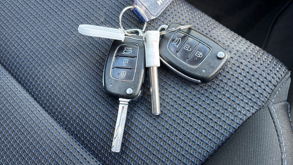 Hyundai TUCSON 1.6 GDi Blue Drive SE Nav 5dr 2WD Petrol Estate - Image 20