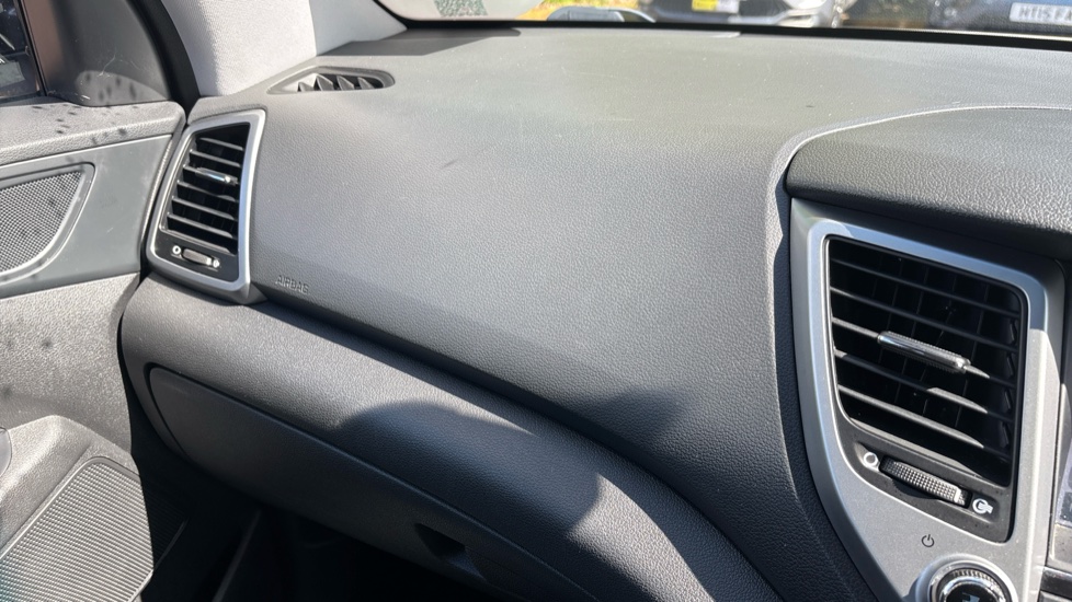 Hyundai TUCSON 1.6 GDi Blue Drive SE Nav 5dr 2WD Petrol Estate - Image 22