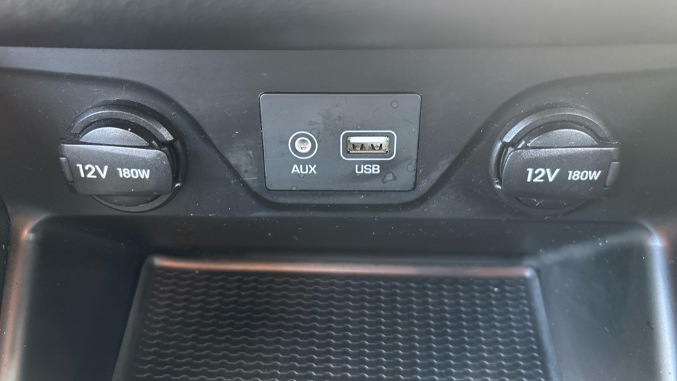 Hyundai TUCSON 1.6 GDi Blue Drive SE Nav 5dr 2WD Petrol Estate - Image 28