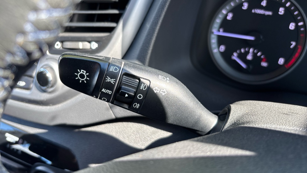Hyundai TUCSON 1.6 GDi Blue Drive SE Nav 5dr 2WD Petrol Estate - Image 33