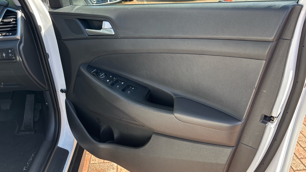 Hyundai TUCSON 1.6 GDi Blue Drive SE Nav 5dr 2WD Petrol Estate - Image 39