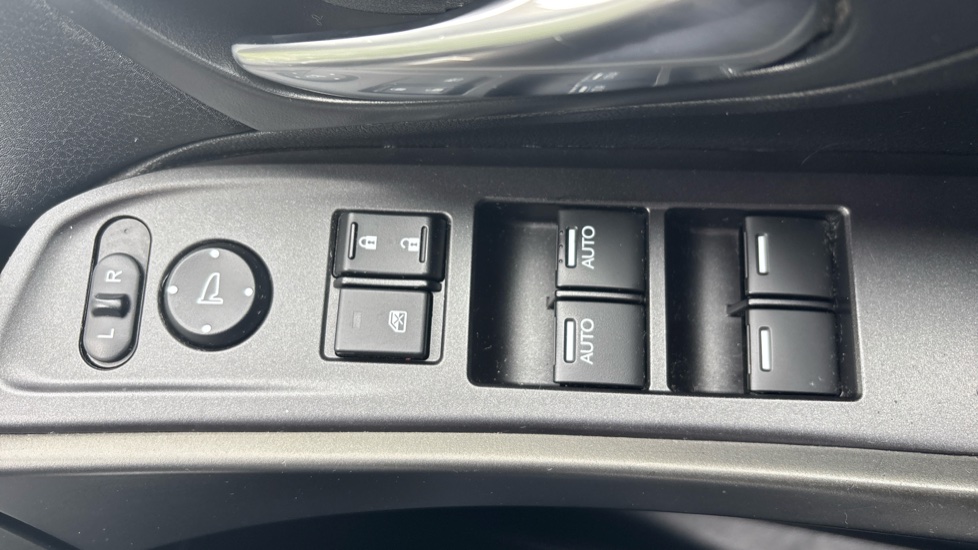 Honda Civic 1.4 i-VTEC S 5dr Petrol Hatchback - Image 32