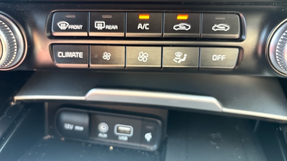 Kia Stinger 2.2 CRDi GT-Line S 5dr Auto Diesel Hatchback - Image 29