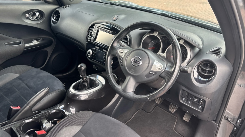 Nissan Juke 1.2 DiG-T N-Connecta 5dr Petrol Hatchback - Image 11