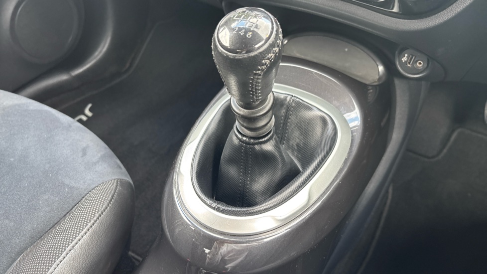 Nissan Juke 1.2 DiG-T N-Connecta 5dr Petrol Hatchback - Image 13