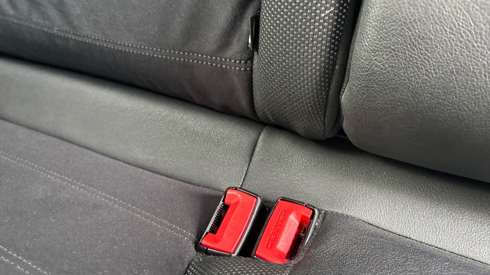 Nissan Juke 1.2 DiG-T N-Connecta 5dr Petrol Hatchback - Image 17