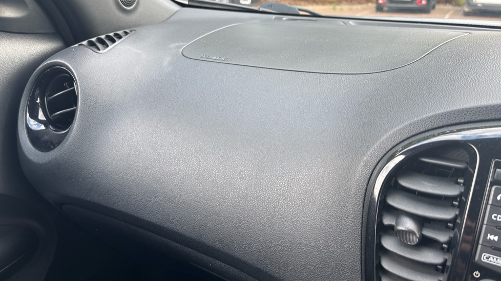 Nissan Juke 1.2 DiG-T N-Connecta 5dr Petrol Hatchback - Image 21