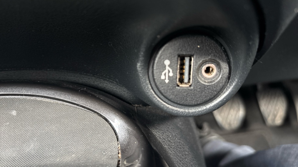 Nissan Juke 1.2 DiG-T N-Connecta 5dr Petrol Hatchback - Image 27