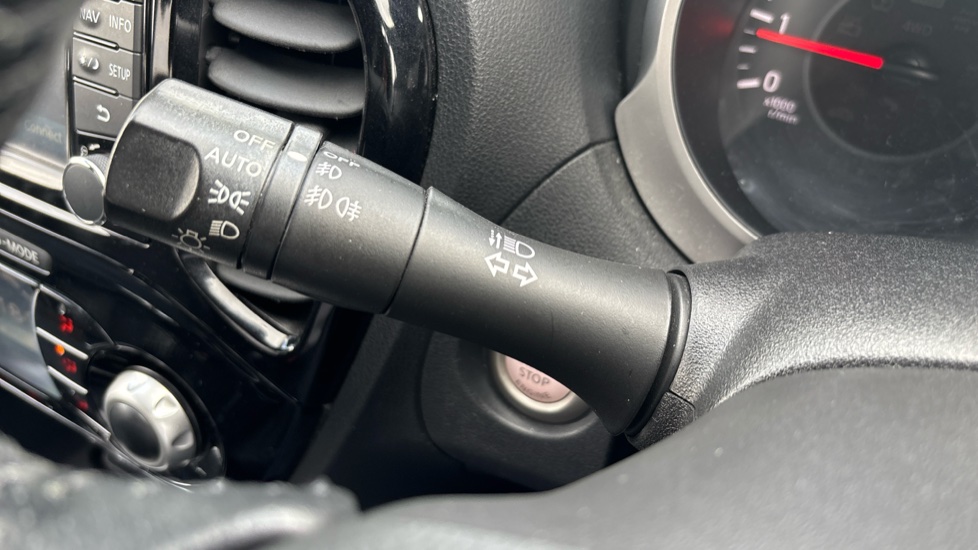 Nissan Juke 1.2 DiG-T N-Connecta 5dr Petrol Hatchback - Image 29