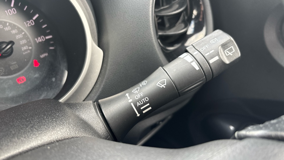Nissan Juke 1.2 DiG-T N-Connecta 5dr Petrol Hatchback - Image 31