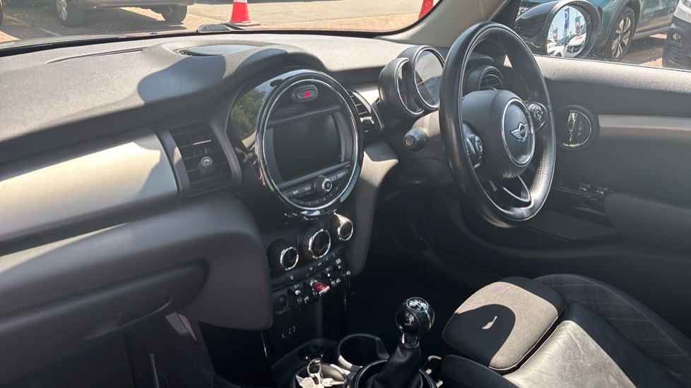 MINI Hatchback 1.5 Cooper D 5dr Diesel Hatchback - Image 9