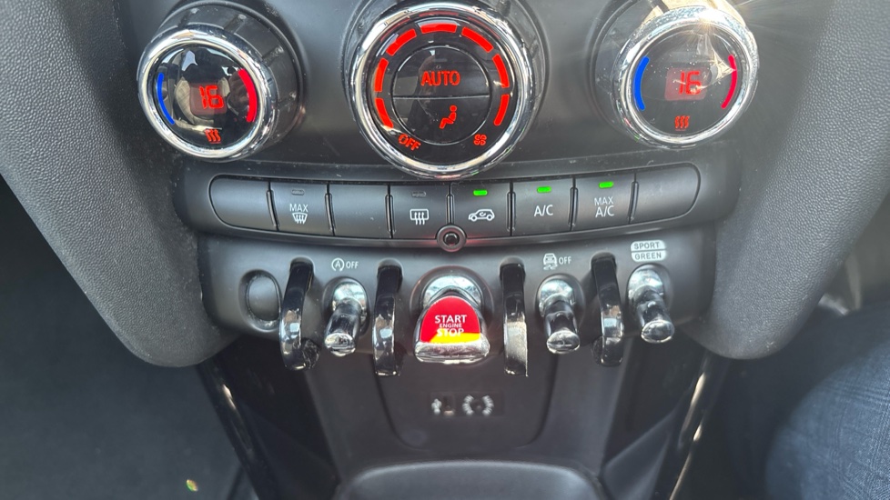 MINI Hatchback 1.5 Cooper D 5dr Diesel Hatchback - Image 27